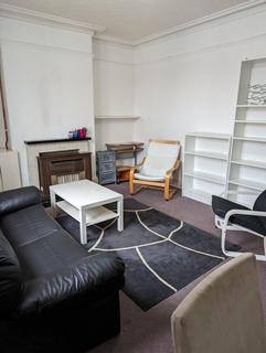 2 bedroom flat to rent, Beech Avenue