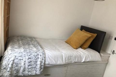 4 bedroom house share to rent, Crown Gardens