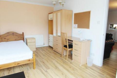 4 bedroom house share to rent, ARRAN MEWS
