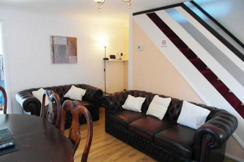 4 bedroom house share to rent, ARRAN MEWS
