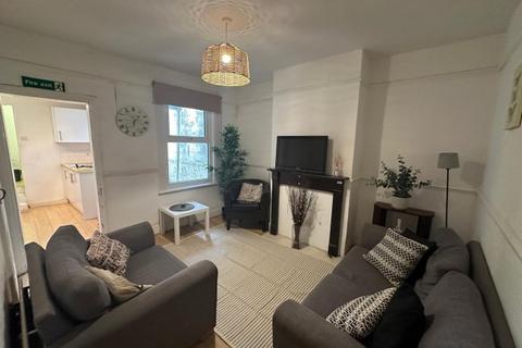 3 bedroom house share to rent, CASTLE AVENUE