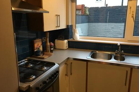 3 bedroom house share to rent - Walter Street