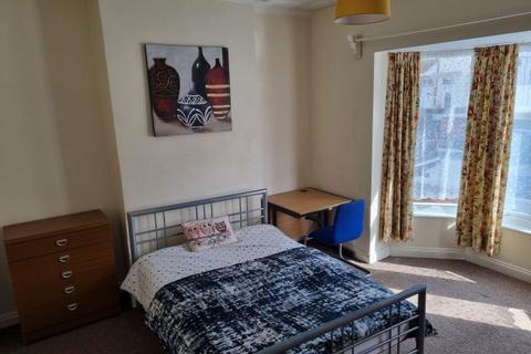 6 bedroom house share to rent, NEWHAMPTON ROAD EAST