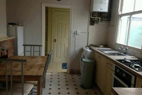 4 bedroom house share to rent, Clara Street