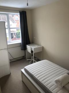 6 bedroom house share to rent - Crosby Way