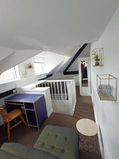 3 bedroom flat to rent, Shoreham Street