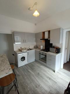 3 bedroom flat to rent, Shoreham Street