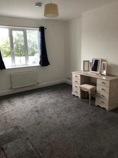 6 bedroom flat to rent, Stoneleigh Broadway