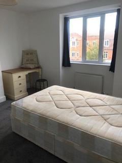 6 bedroom flat to rent, Stoneleigh Broadway