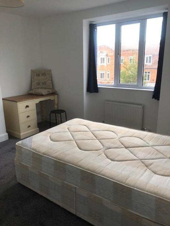 Stoneleigh-broadway-kt17-2hu-912808