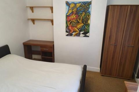 3 bedroom house share to rent, St Peter's Place