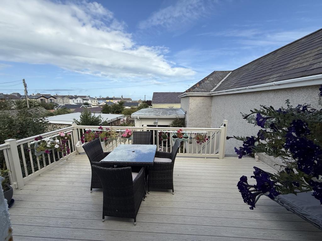 Raised Balcony/Veranda