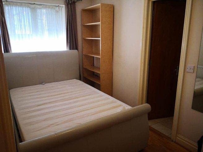 St-davids-square-e14-3wh-959159