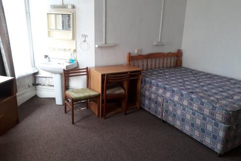 2 bedroom flat to rent, HILL LANE