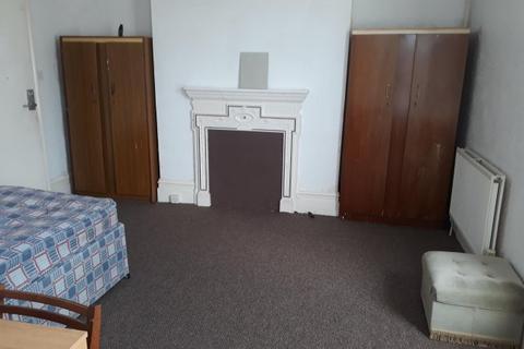 2 bedroom flat to rent, HILL LANE