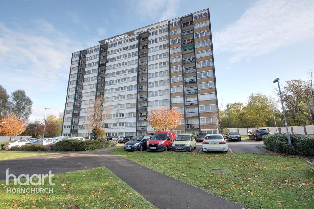 Slewins Close, Hornchurch 2 bed flat £185,000