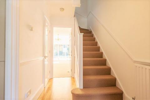 3 bedroom terraced house to rent, DORCHESTER MEWS, ST MARGARETS, TWICKENHAM