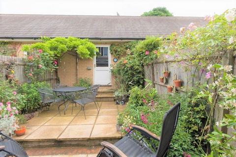 3 bedroom terraced house to rent, DORCHESTER MEWS, ST MARGARETS, TWICKENHAM
