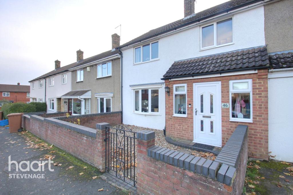 Elbow Lane, Stevenage 3 bed terraced house £300,000