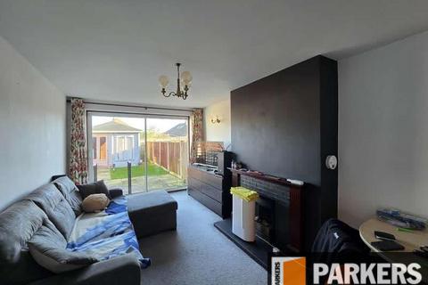 2 bedroom semi-detached house to rent, Barnsfield Crescent, Totton