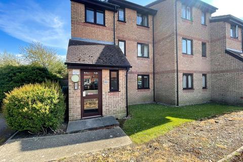 1 bedroom ground floor flat to rent, Sandon Close, Rochford SS4