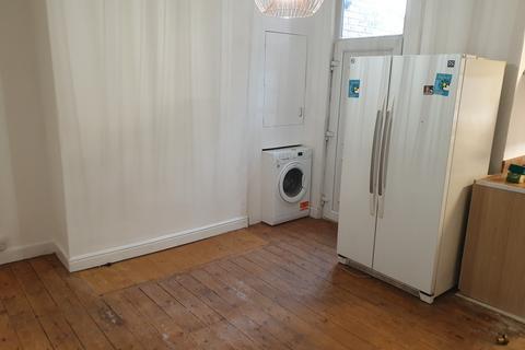 4 bedroom terraced house to rent, Warwick Road , Chorlton