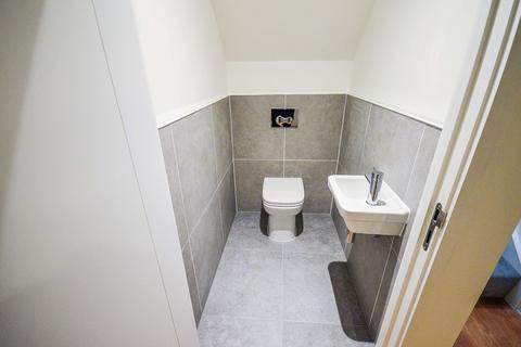 2 bedroom apartment to rent, Stamford New Road, Altrincham