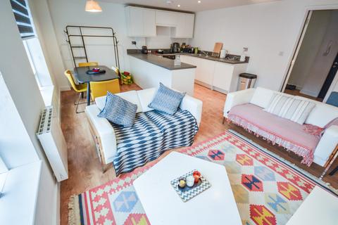 2 bedroom apartment to rent, Stamford New Road, Altrincham