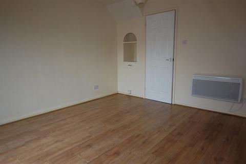 2 bedroom terraced house to rent, Middlesborough Close, Stevenage
