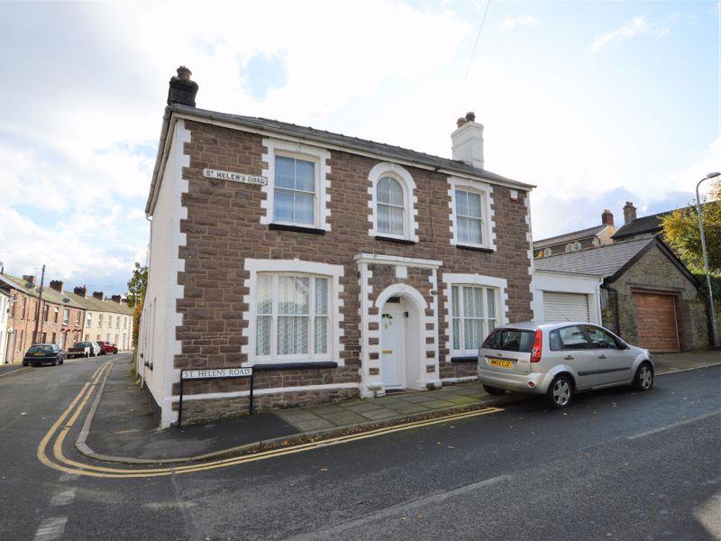 St. Helens Road, Abergavenny 3 bed detached house £200,000