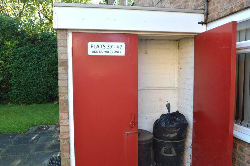 Bin store