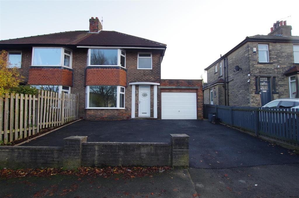 Godfrey Road, Halifax 3 bed semidetached house £875 pcm (£202 pw)