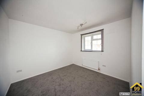 3 bedroom semi-detached house to rent, Barnston Close, Luton, Bedfordshire, LU2