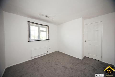 3 bedroom semi-detached house to rent, Barnston Close, Luton, Bedfordshire, LU2
