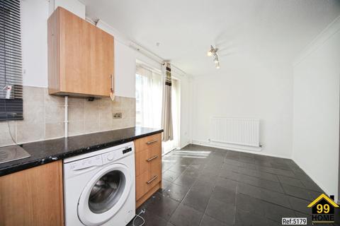 3 bedroom semi-detached house to rent, Barnston Close, Luton, Bedfordshire, LU2