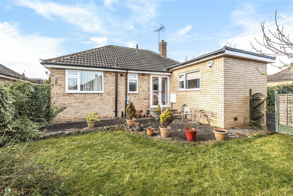 Heath Drive, Boston Spa, Wetherby, LS23 6PB 3 bed bungalow for sale £