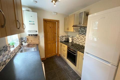 4 bedroom terraced house to rent, Avenue Road,