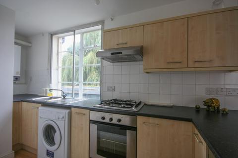 2 bedroom flat to rent, Flat 1, Elsom House