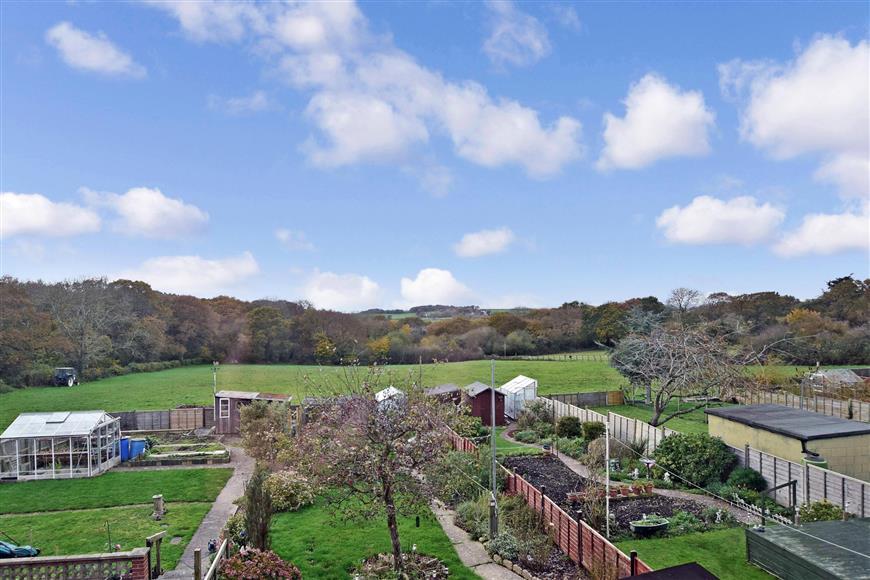 Wyatts Lane, Northwood, Isle of Wight 3 bed semi-detached 