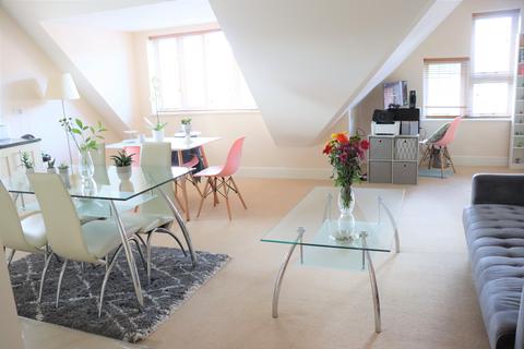 2 bedroom apartment to rent, Stratford House, Station Approach, West Byfleet KT14