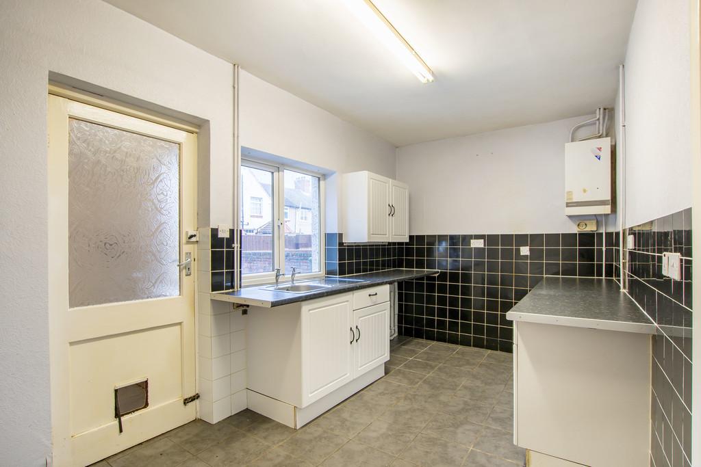 Asquith Road, Bentley, Doncaster 3 bed end of terrace house £65,000