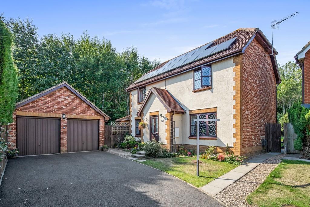 Sweet Bay Crescent, Godinton, Ashford 4 bed detached house £450,000