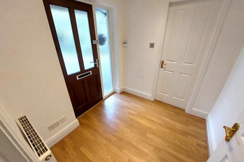 4 bedroom semi-detached house to rent, Montpellier Mews, Salford, M7