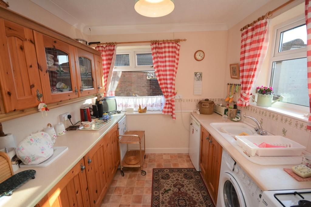 Hillcrest Drive, Lowestoft 2 bed semidetached bungalow £160,000