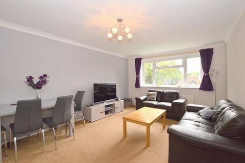 2 bedroom apartment to rent, Lonsdale Close, Hatch End