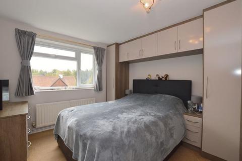 2 bedroom apartment to rent, Lonsdale Close, Hatch End