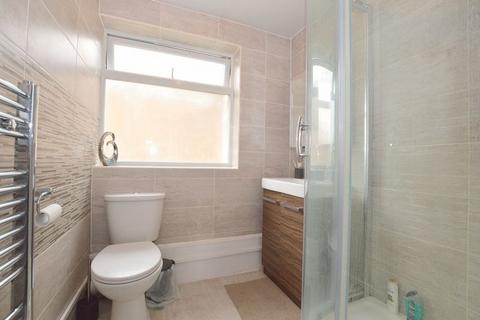 2 bedroom apartment to rent, Lonsdale Close, Hatch End