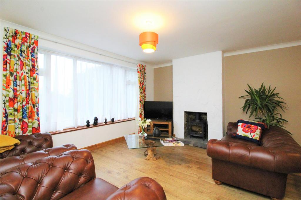 Broom Mead, Bexleyheath 2 bed semidetached bungalow £415,000