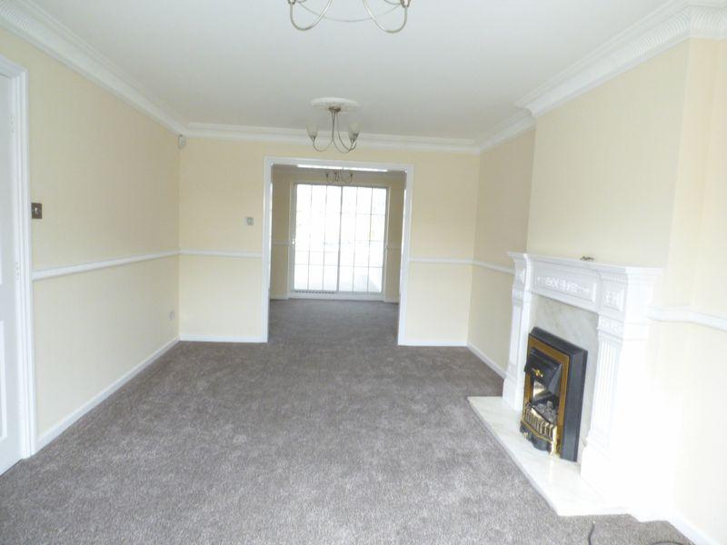 Holden Clough Drive, AshtonUnderLyne 4 bed detached house £950 pcm