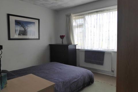 3 bedroom semi-detached house to rent, Carlton Avenue, Bognor Regis